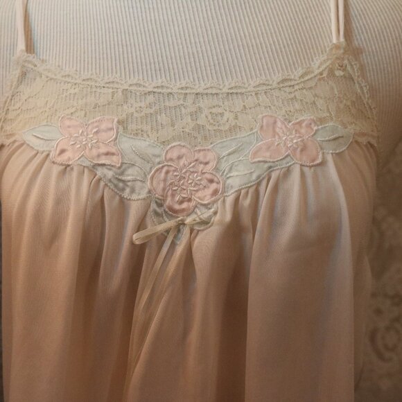 Gloria Vanderbilt vintage nightie size large and really pretty! 100% nylon - Picture 2 of 7